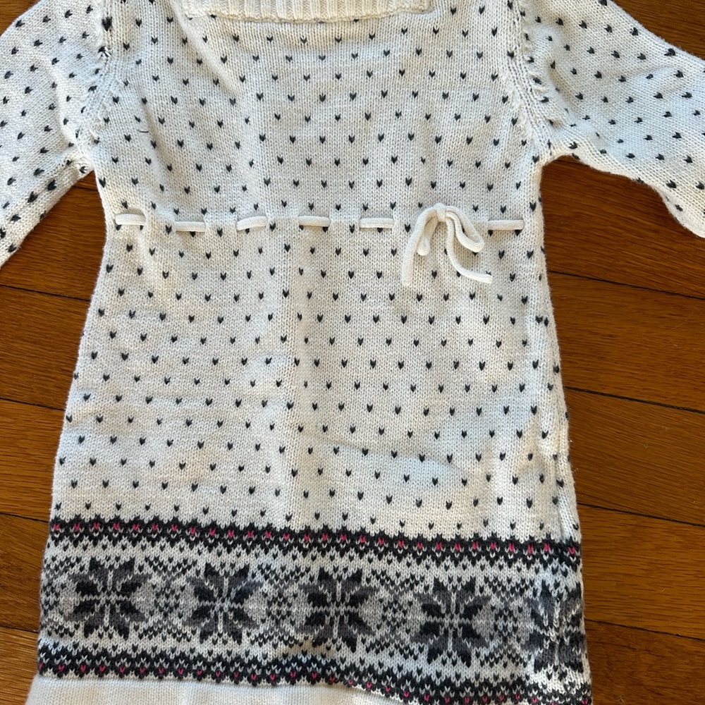 Maggie & Zoe Cream and Black Knit Sweater